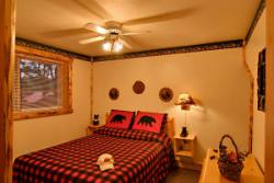 Mountaineer Cabin - bedroom